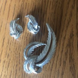 Sarah Coventry silver brooch pin & clip ear ring set